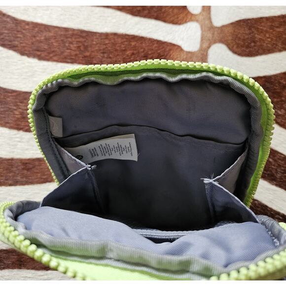 Lululemon Easy Access Crossbody Bag 1.5L Grey LU9BAS2 - Picture 4 of 4